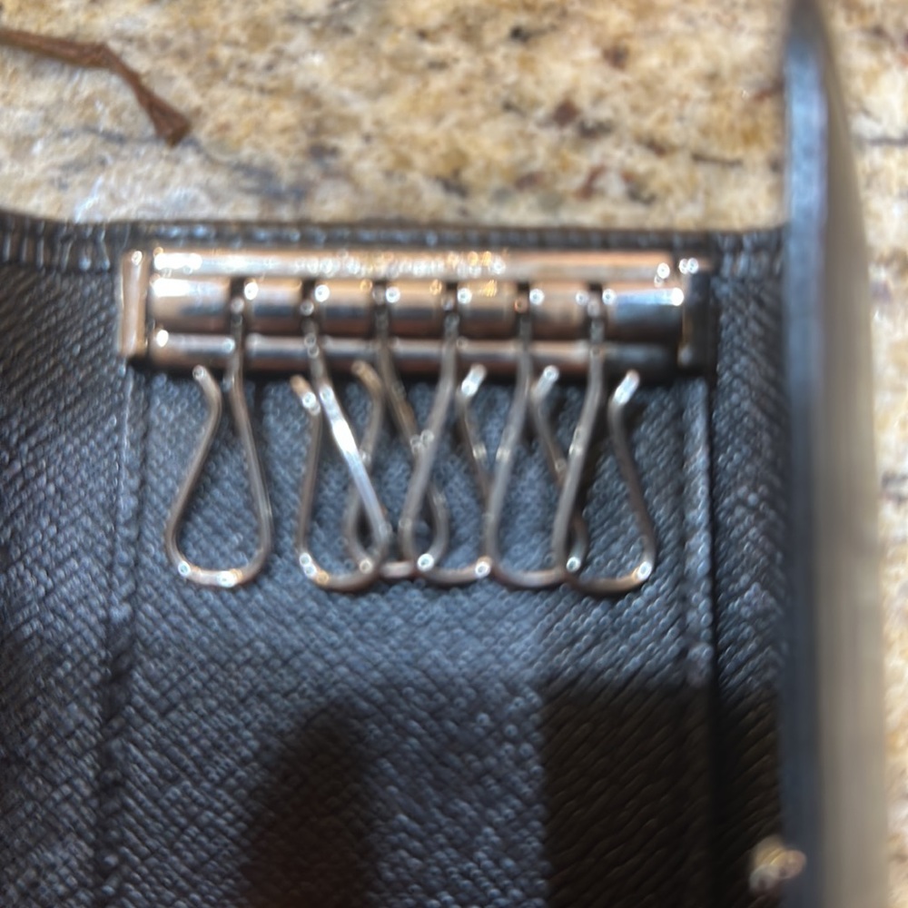 Louis Vuitton Keyholder - Picture 9 of 12